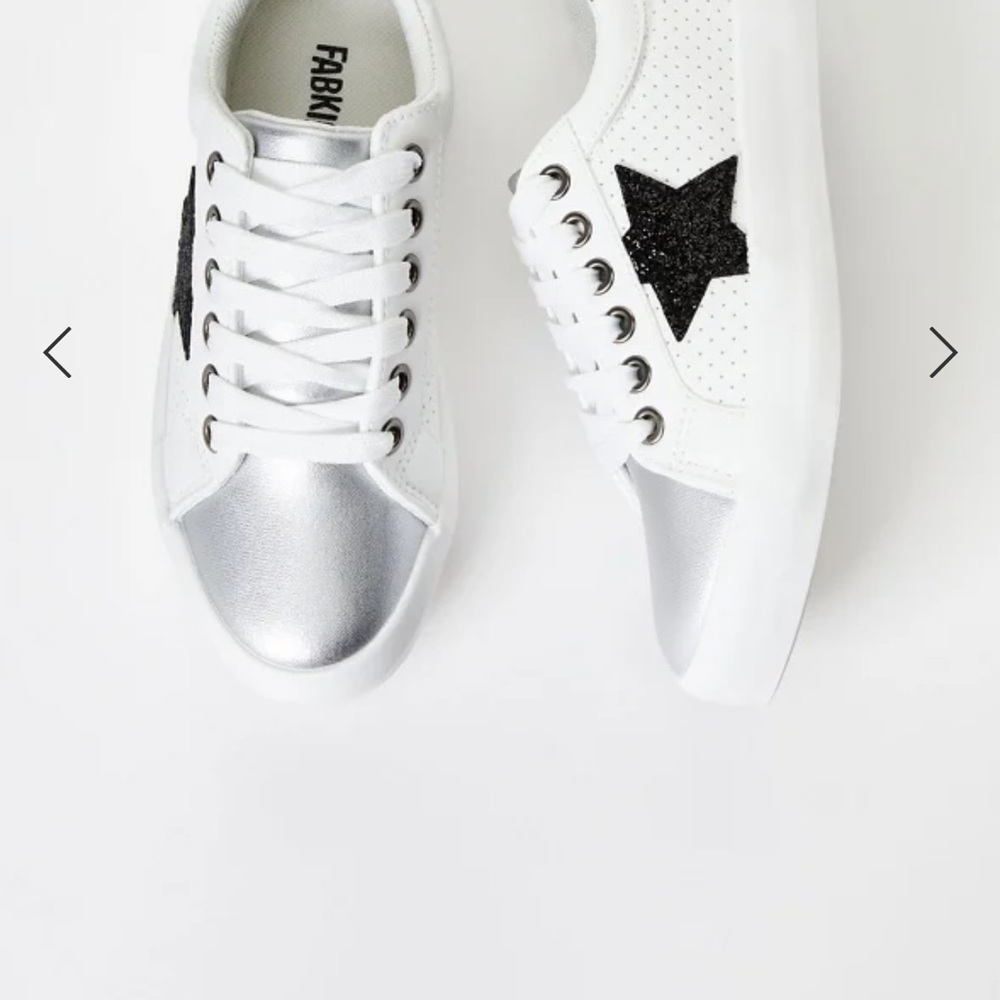 EUC FabKids White Sneakers with sequin Black Star - Picture 12 of 13